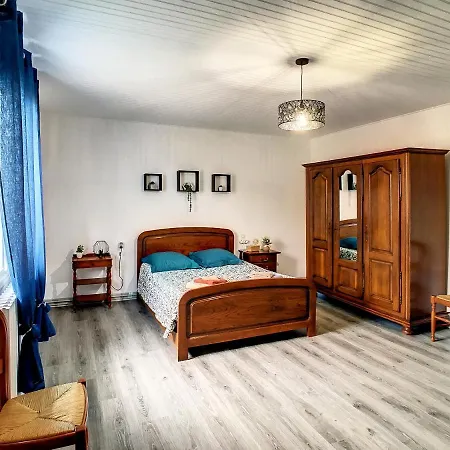 Casa de Férias Maison De 5 Chambres Avec Jacuzzi Jardin Clos Et Wifi A Bars *
