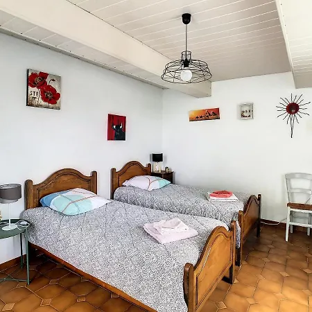 Holiday home Maison De 5 Chambres Avec Jacuzzi Jardin Clos Et Wifi A Bars *